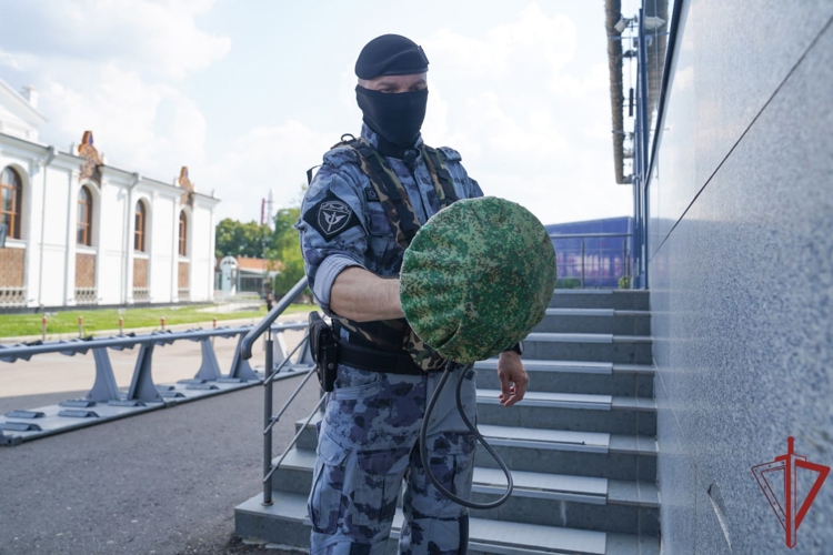 Специалисты инженерной службы столичного главка Росгвардии отмечают профессиональный праздник
