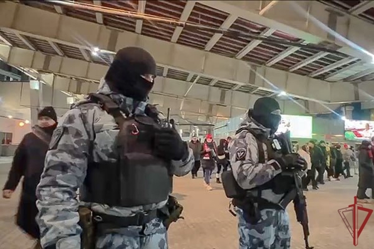 Столичные росгвардейцы обеспечили безопасность проведения хоккейного матча (видео)