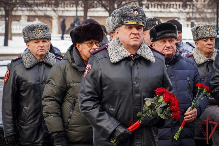Руководство столичного главка Росгвардии приняло участие в памятном мероприятии, посвященном Дню полного освобождения Ленинграда от фашистской блокады 