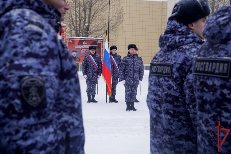 Более 130 росгвардейцев успешно завершили обучение в Центре профессиональной подготовки сотрудников вневедомственной охраны (видео)