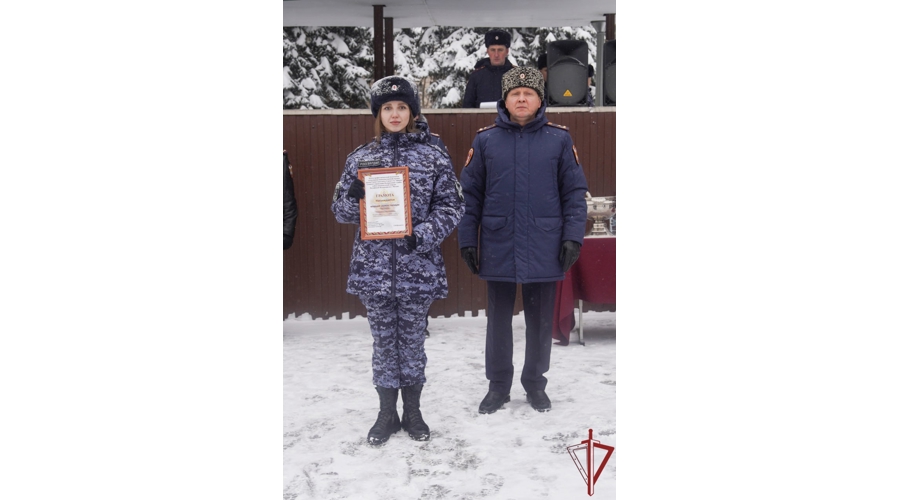 Более 130 росгвардейцев успешно завершили обучение в Центре профессиональной подготовки сотрудников вневедомственной охраны (видео)