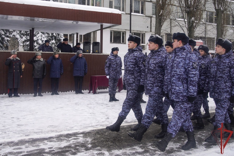 Более 130 росгвардейцев успешно завершили обучение в Центре профессиональной подготовки сотрудников вневедомственной охраны (видео)