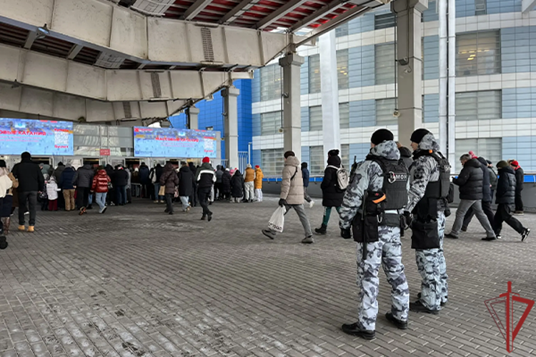 Столичные росгвардейцы обеспечили общественный порядок на хоккейной и баскетбольной встречах (видео)