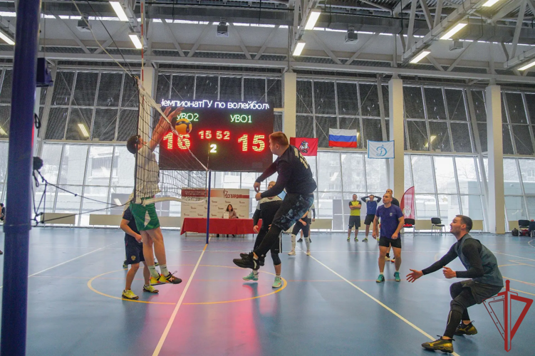 В столичном главке Росгвардии прошли соревнования по волейболу