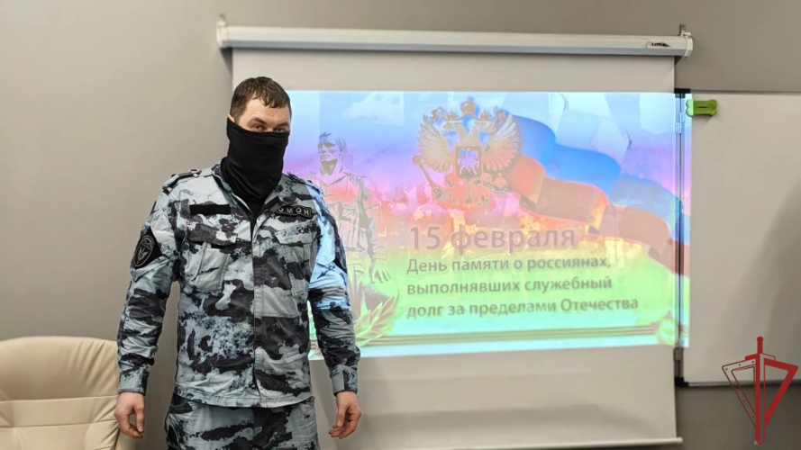 Сотрудники Росгвардии провели Урок мужества для московских школьников