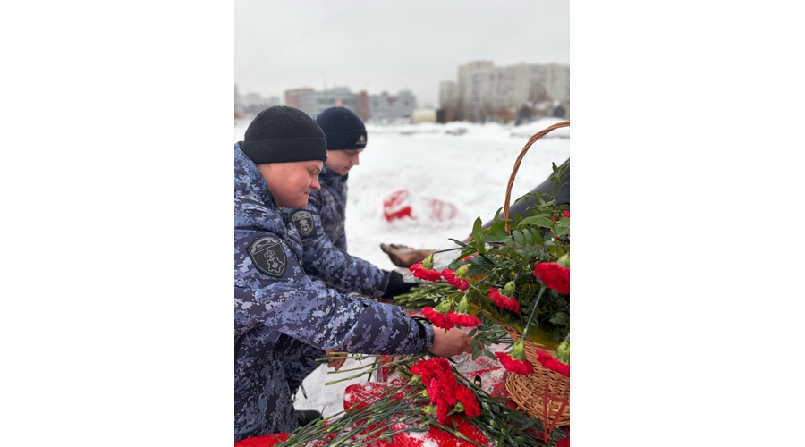 Столичные росгвардейцы почтили память россиян, погибших при исполнении служебного долга за пределами Отечества (видео)