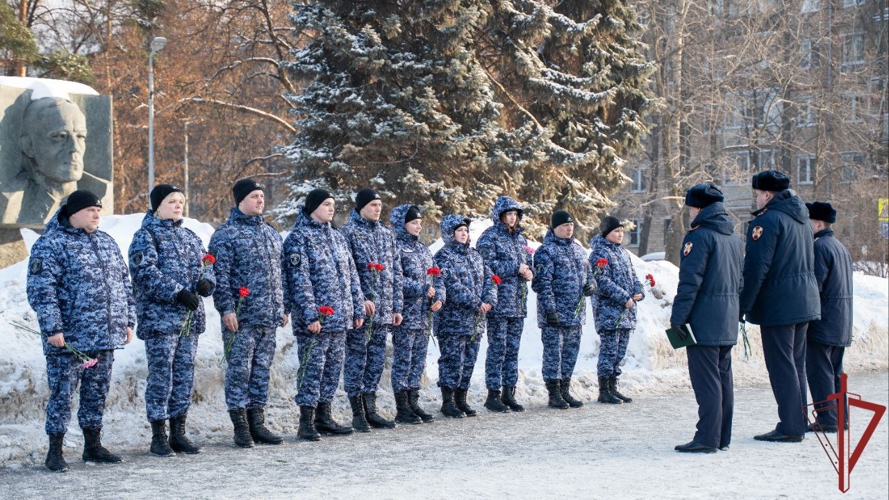Столичные росгвардейцы приняли участие в памятном возложении
