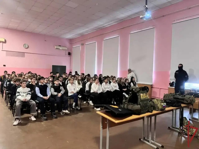 СОБР «Столица»провел урок мужества в преддверии 10-летия Росгвардии