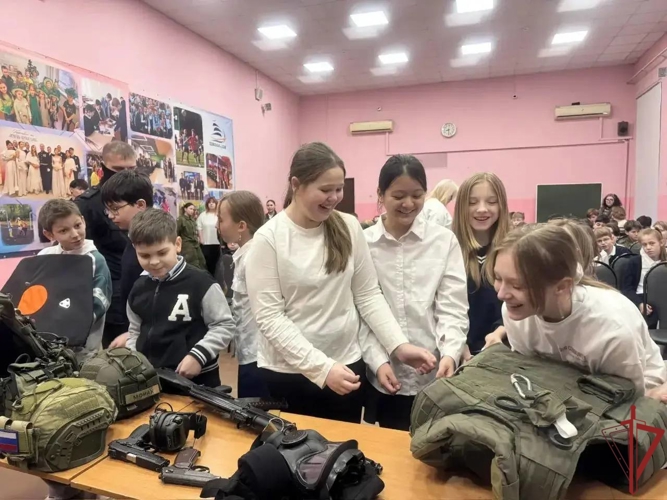 СОБР «Столица»провел урок мужества в преддверии 10-летия Росгвардии