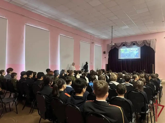 СОБР «Столица»провел урок мужества в преддверии 10-летия Росгвардии