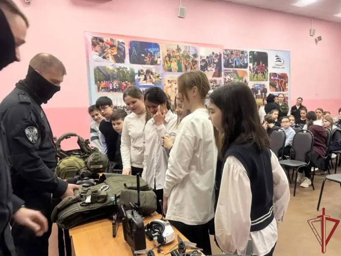 СОБР «Столица»провел урок мужества в преддверии 10-летия Росгвардии