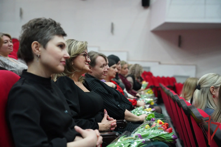 В столичном главке Росгвардии состоялось торжественное мероприятие, посвященное Международному женскому дню (видео)
