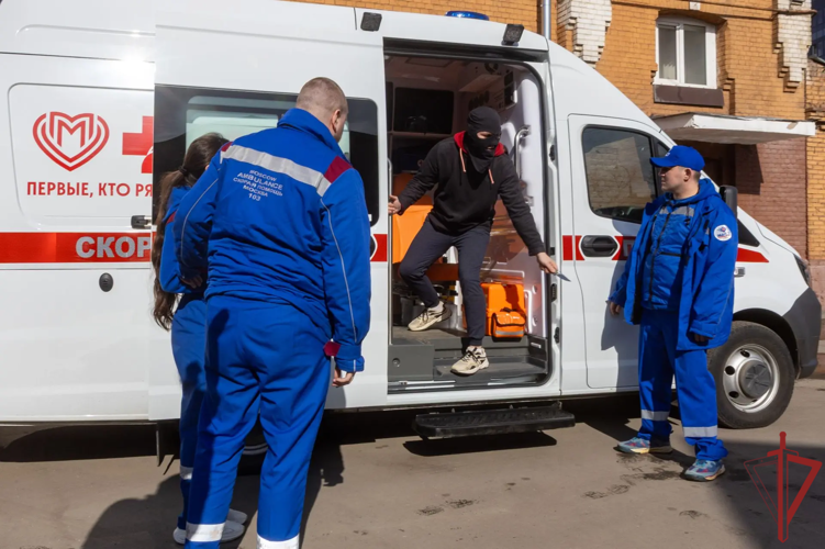 Столичные росгвардейцы провели тактико-специальную тренировку с участием бригад скорой помощи (видео)