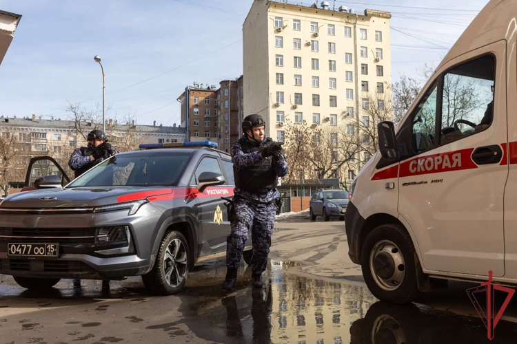 Столичные росгвардейцы провели тактико-специальную тренировку с участием бригад скорой помощи (видео)
