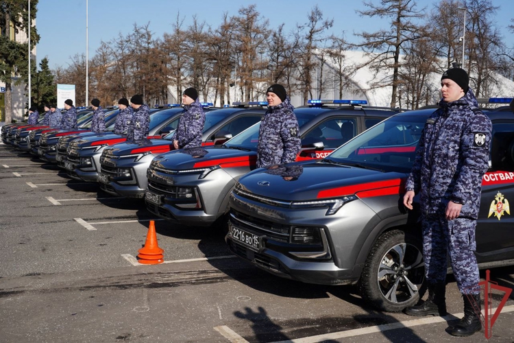 Столичные росгвардейцы провели занятия по экстремальному вождению служебных автомобилей (видео)