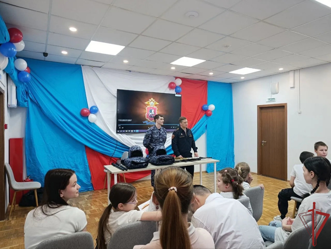 Столичные росгвардейцы провели урок мужества для детей из центра содействия семейному воспитанию