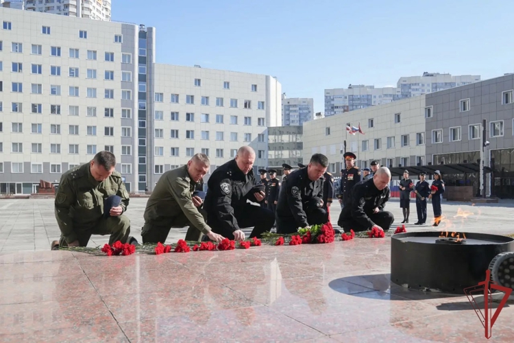 В Москве руководство столичного главка Росгвардии почтило память сотрудников и военнослужащих, погибших при исполнении служебного и воинского долга