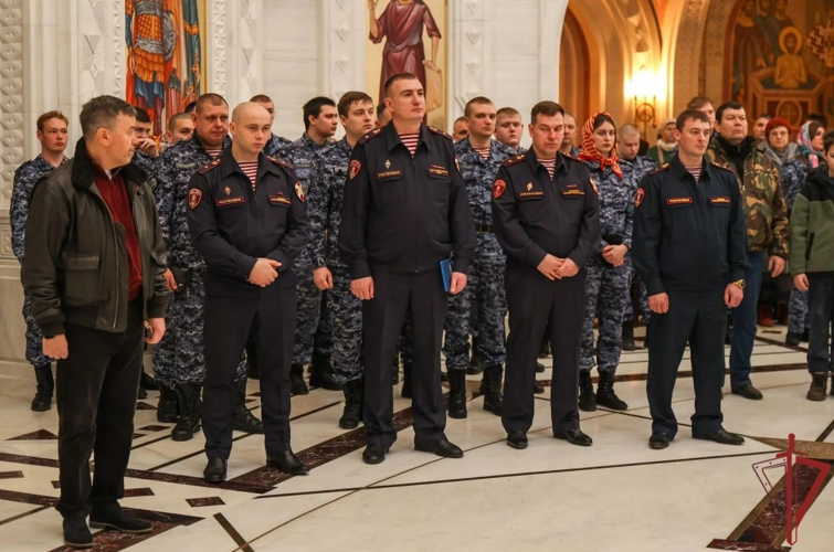 Столичные росгвардейцы приняли участие в торжественном молебне в честь 10-летия ведомства