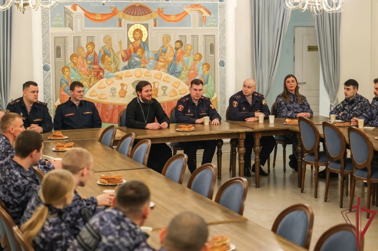 Столичные росгвардейцы приняли участие в торжественном молебне в честь 10-летия ведомства