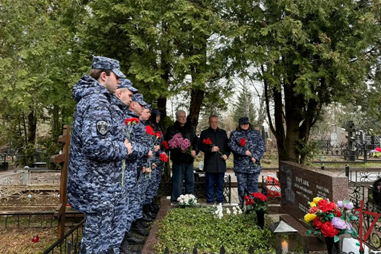 Столичные росгвардейцы почтили память Героя России