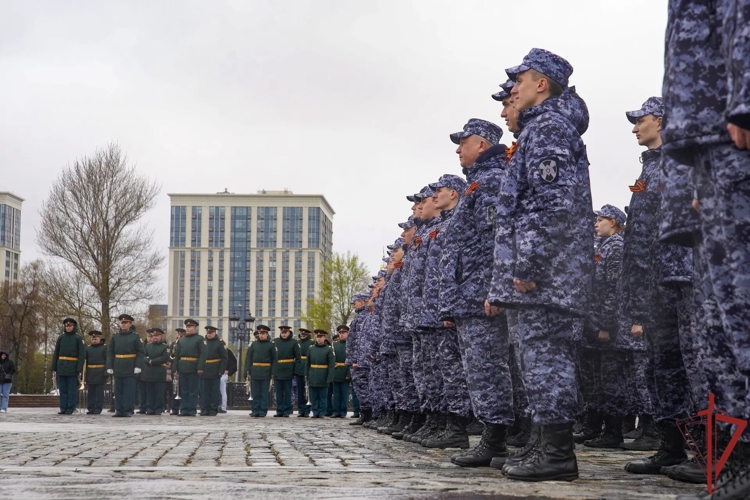 В преддверии Дня Победы на Поклонной горе состоялся торжественный выпуск росгвардейцев