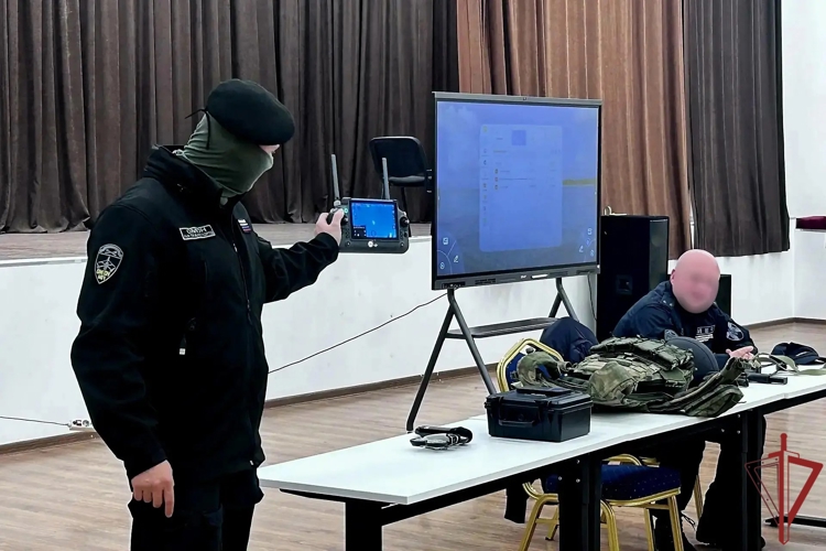 Сотрудники Росгвардии провели урок безопасности для курсантов столичного колледжа