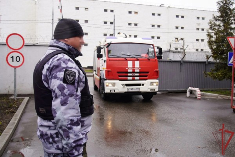Росгвардейцы совместно с МЧС провели пожарно-тактические учения в столице (видео)