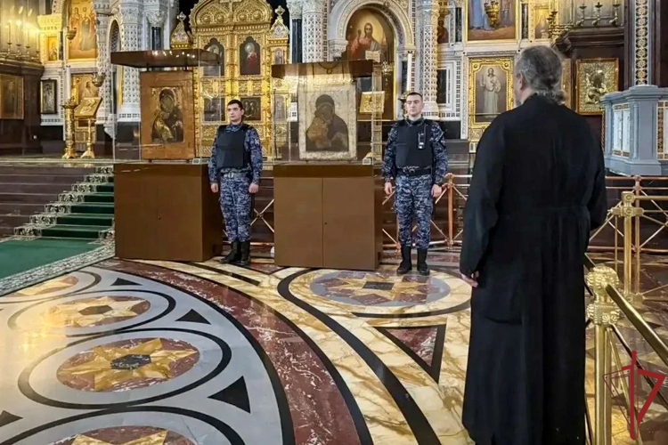  Вневедомственная охрана Росгвардии Москвы обеспечила безопасность при передаче двух чудотворных икон Русской православной церкви