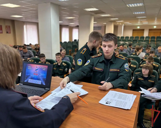 Столичные росгвардейцы присоединились к акции «Диктант Победы» (видео)