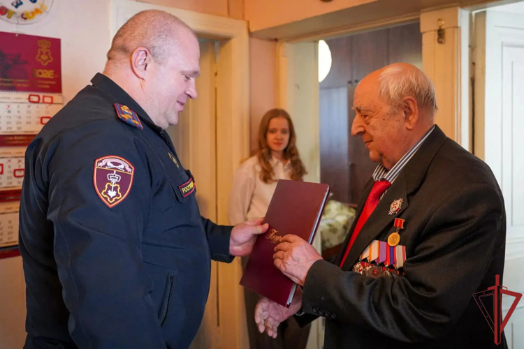 В столичном Управлении вневедомственной охраны поздравили с 93-летием председателя Совета ветеранов  