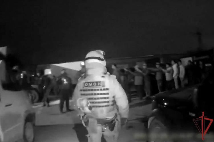 При содействии спецназа Росгвардии выявлены нарушители миграционного законодательства в Москве (видео)