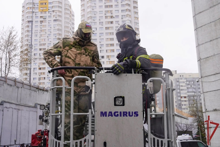 Росгвардейцы совместно с МЧС провели пожарно-тактические учения в столице (видео)