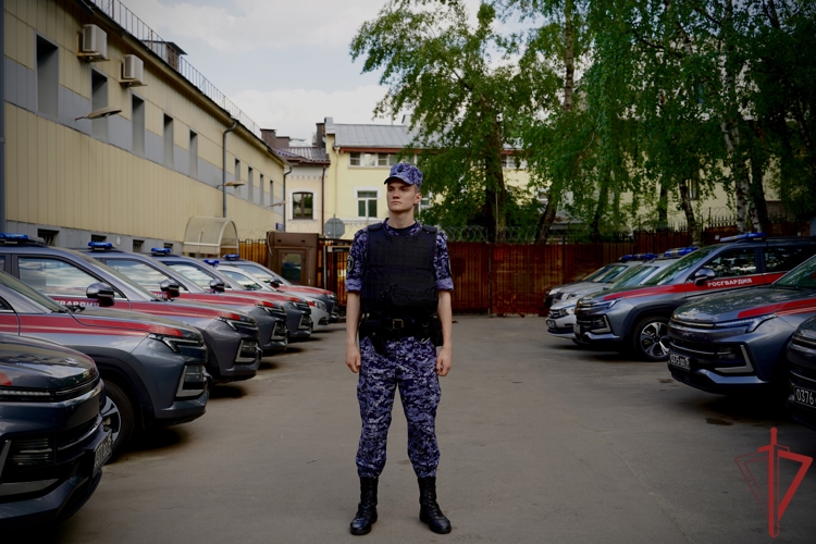 Во Всемирный день футбола сотрудник вневедомственной охраны столичного главка Росгвардии стал героем рубрики «Знай наших» (видео)