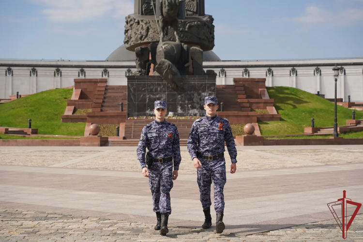 Сотрудники столичного главка Росгвардии присоединились к акции «На страже памяти» (видео)
