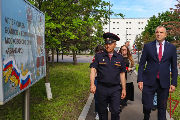 В столичном главке Росгвардии прошла встреча с ведущим Евгением Поповым
