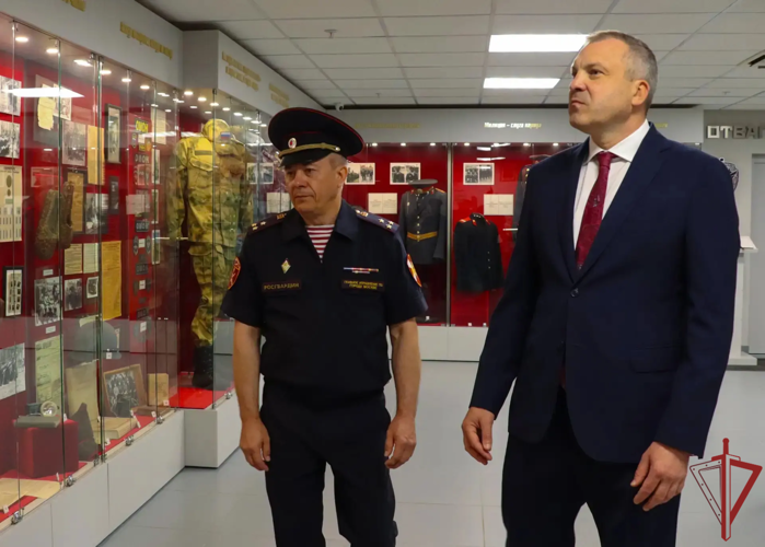 В столичном главке Росгвардии прошла встреча с ведущим Евгением Поповым