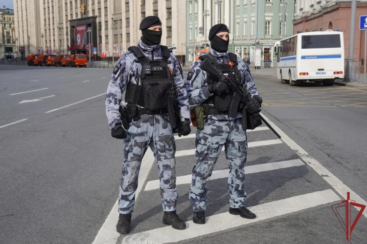 Росгвардия обеспечила общественную безопасность при праздновании Дня Великой Победы в Москве 