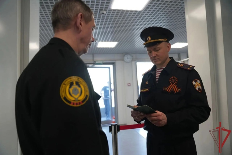 Росгвардия обеспечила общественную безопасность при праздновании Дня Великой Победы в Москве 