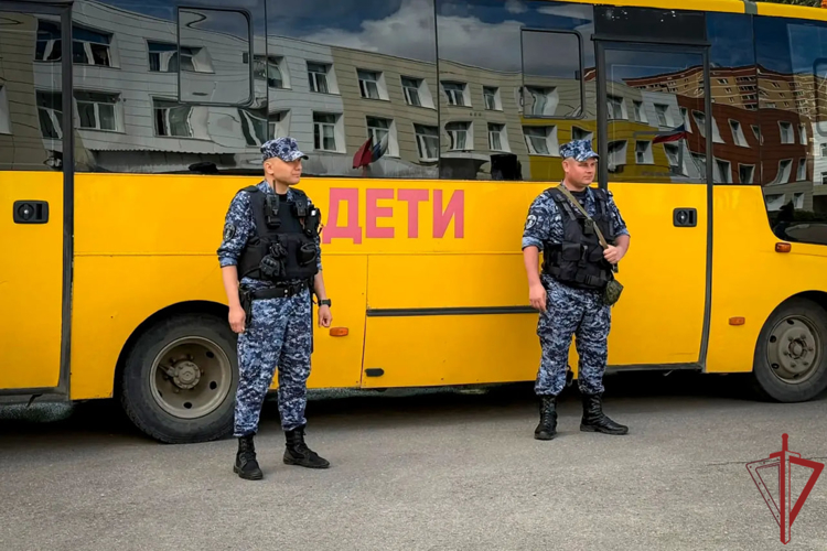 Сотрудники Росгвардии обеспечили безопасность проведения Последних звонков в Москве 
