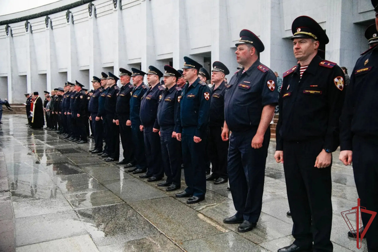Тожественный выпуск слушателей Центра подготовки сотрудников вневедомственной охраны столичного главка Росгвардии состоялся на Поклонной горе 