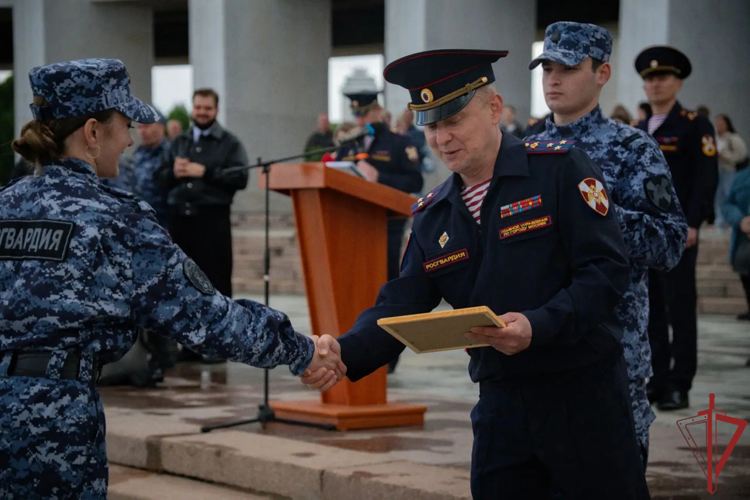 Тожественный выпуск слушателей Центра подготовки сотрудников вневедомственной охраны столичного главка Росгвардии состоялся на Поклонной горе 