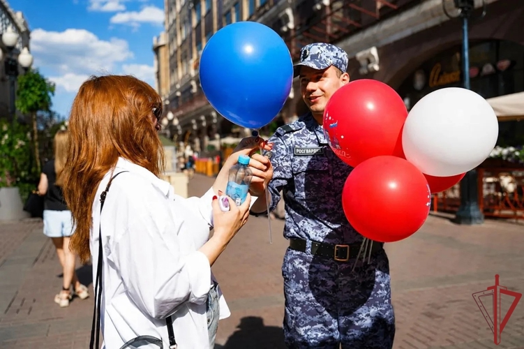 Московские росгвардейцы приняли участие в акции «Российский триколор» 