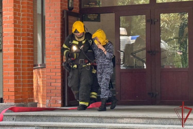 Столичные росгвардейцы провели совместную противопожарную тренировку с МЧС