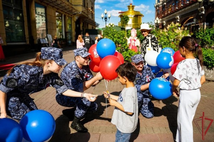 Московские росгвардейцы приняли участие в акции «Российский триколор»
