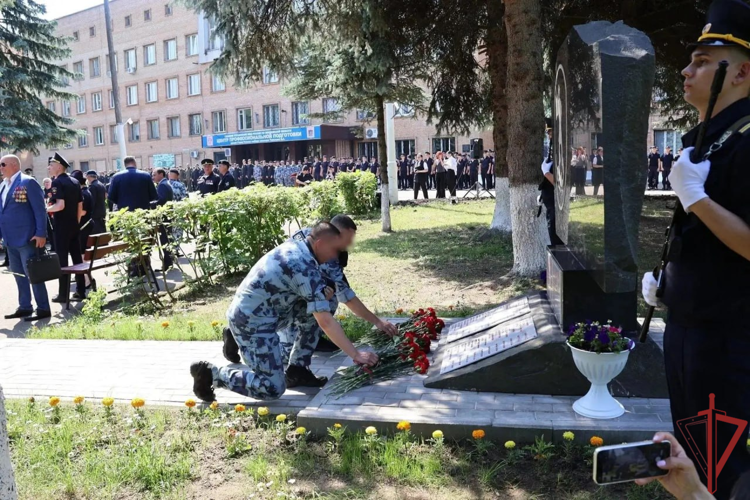 Столичные росгвардейцы приняли участие в церемонии открытия памятника павшим при выполнении служебного долга