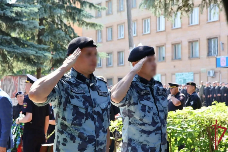 Столичные росгвардейцы приняли участие в церемонии открытия памятника павшим при выполнении служебного долга