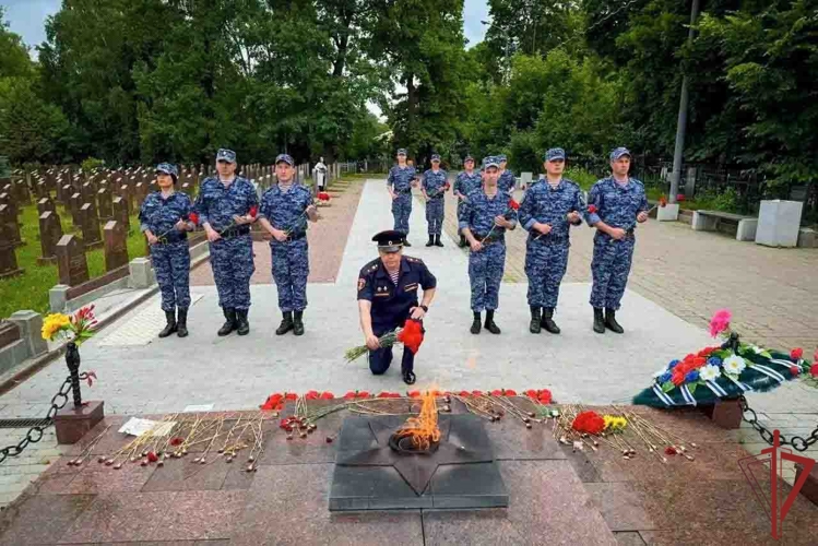 Московские росгвардейцы почтили память героев Великой Отечественной войны