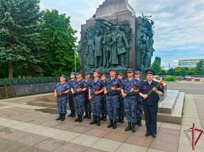 Московские росгвардейцы почтили память героев Великой Отечественной войны