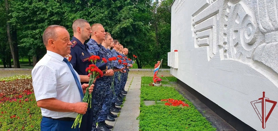 Московские росгвардейцы почтили память героев Великой Отечественной войны
