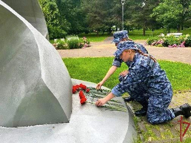 Московские росгвардейцы почтили память героев Великой Отечественной войны